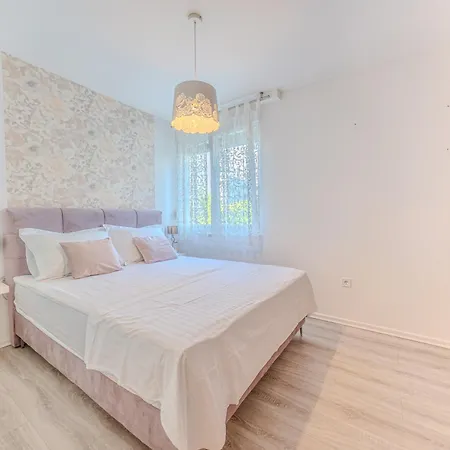 M&t Apartment Split